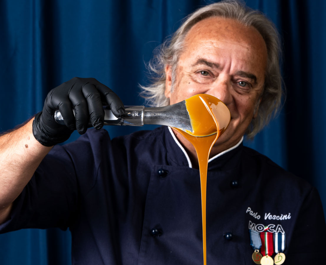 Prodotti per gelato artigianale Delizia by MO.CA esposti in laboratorio professionale