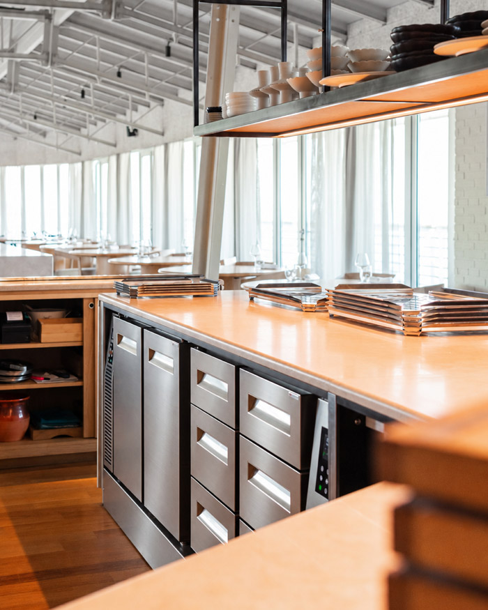 Banco di servizio con cassetti refrigerati in acciaio inox per sala ristorante